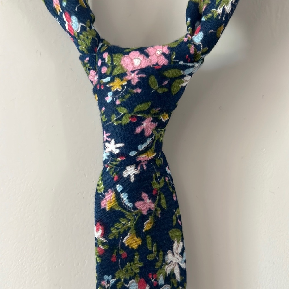Floral tie